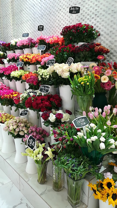 Spring Rose - Saudi Arabia|طريق الإمام سعود بن عبدالعزيز بن محمد، النخيل بالقرب مستشفى دلة
