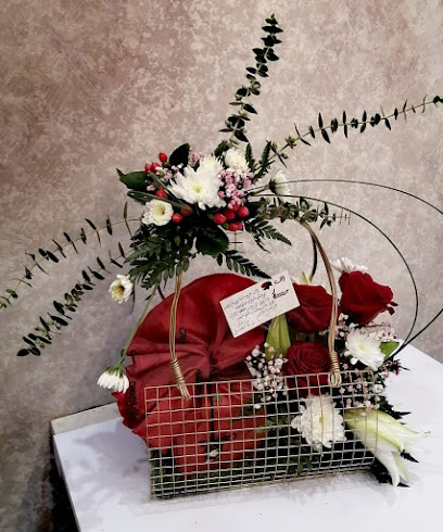 CUTE gift packaging and roses - Saudi Arabia|Al Khobar|حي|Al Khuzama
