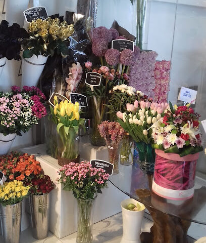 Spring Rose Balloons and Flowers _البالون والورد الطبيعي - Riyadh - +966 55 434 8299