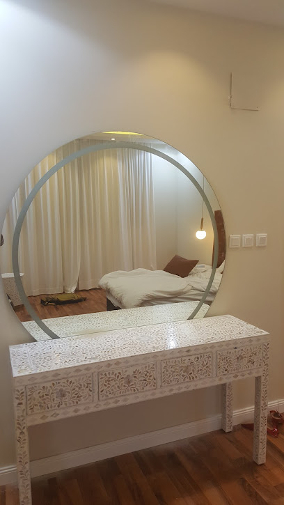 محل قزاز ومرايا وبراويز - Riyadh 12674