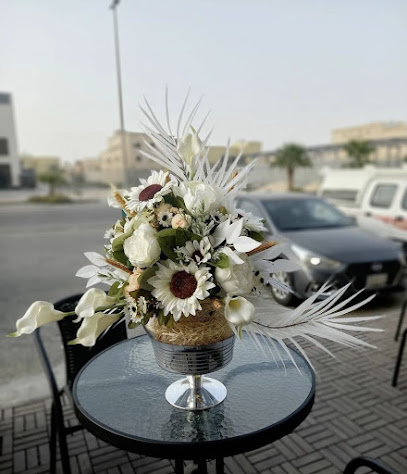 Cute gift packaging and roses - Al Khobar - +966 13 865 6693